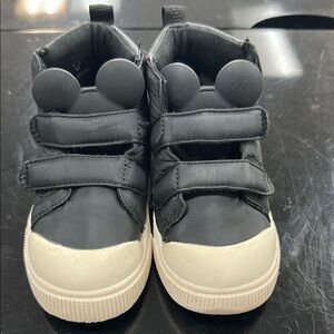 ZARA  Boys size 7 1/2 Kids Black and White Velcro Shoes
